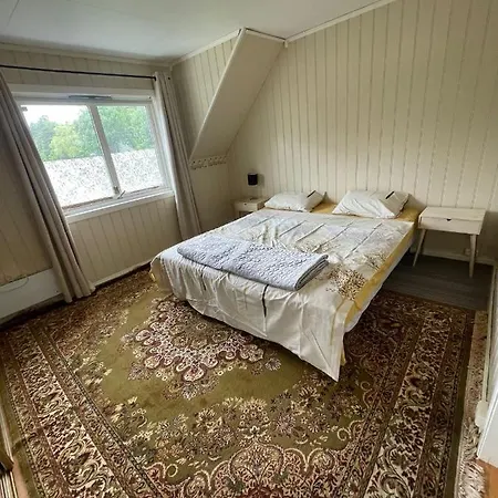 Koselig Og Stor Enebolig Til Leie I Arendalsuke / Ferie *