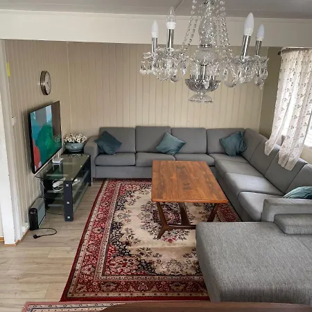 Semesterbostad Koselig Og Stor Enebolig Til Leie I Arendalsuke / Ferie