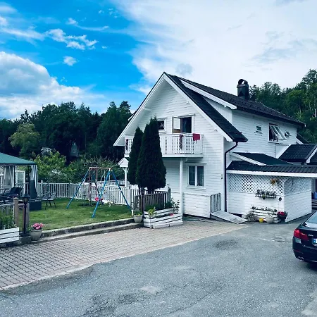 Ferienhaus Koselig Og Stor Enebolig Til Leie I Arendalsuke / Ferie Arendal