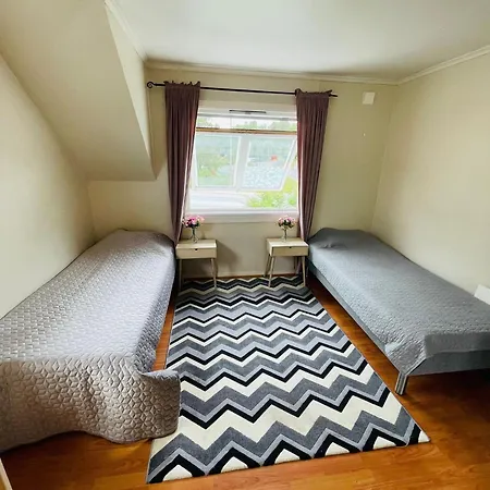 Ferienhaus Koselig Og Stor Enebolig Til Leie I Arendalsuke / Ferie Arendal